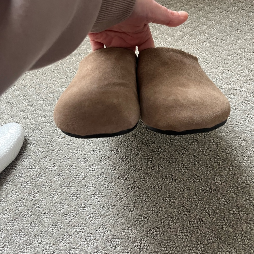 Elegant Tan Suede Mules - Picture 5 of 5
